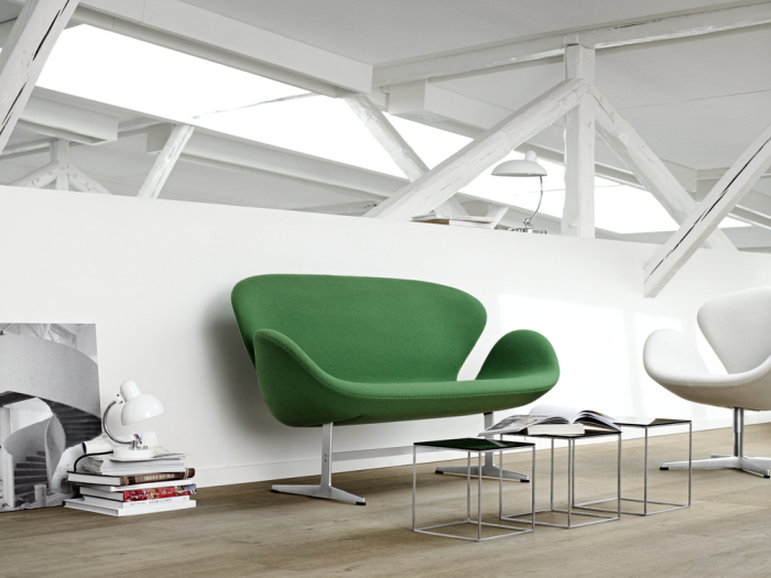 2116_Swan sofa