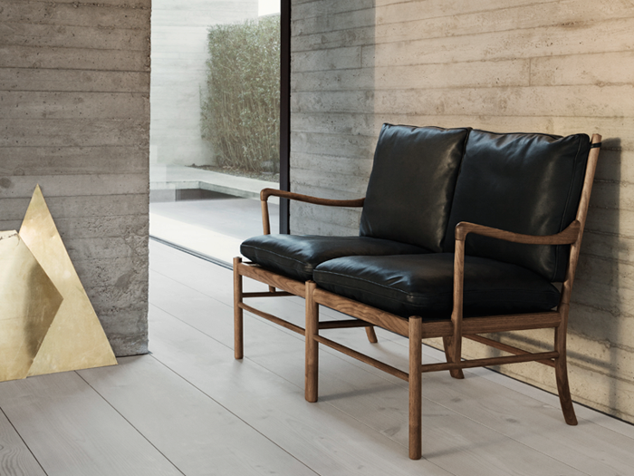 Colonial_Sofa_Walnut_Black_Leather_800x800