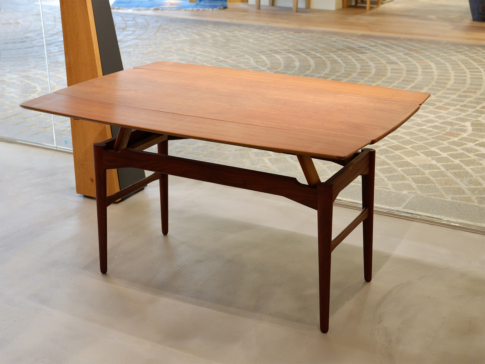 coffeetable with LEF_4