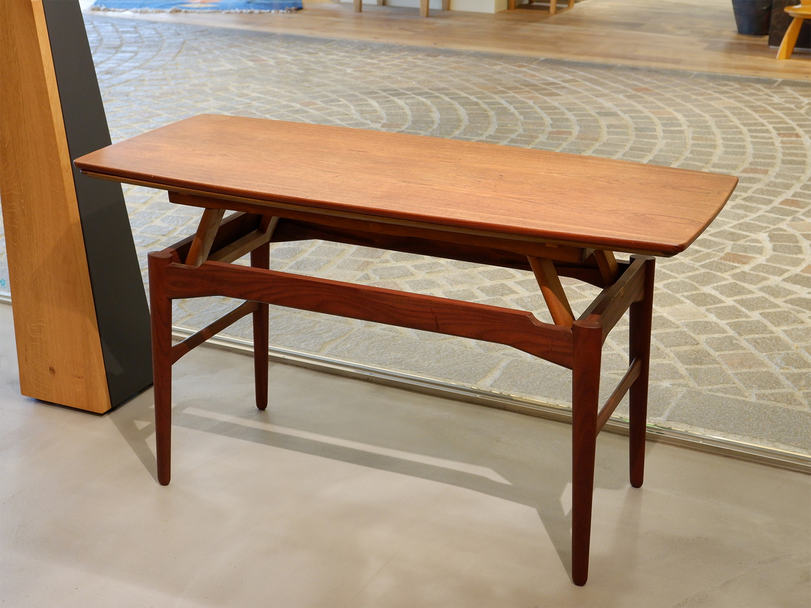 coffeetable with LEF_5