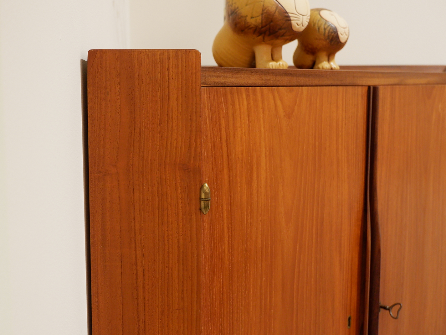 cornar cabinet3