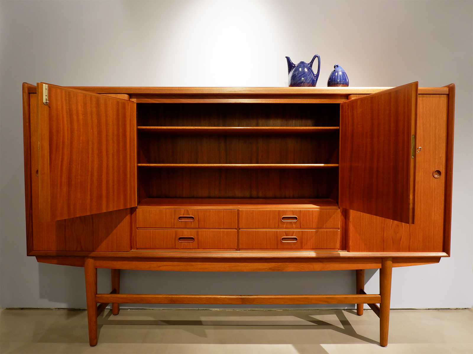 side board_3