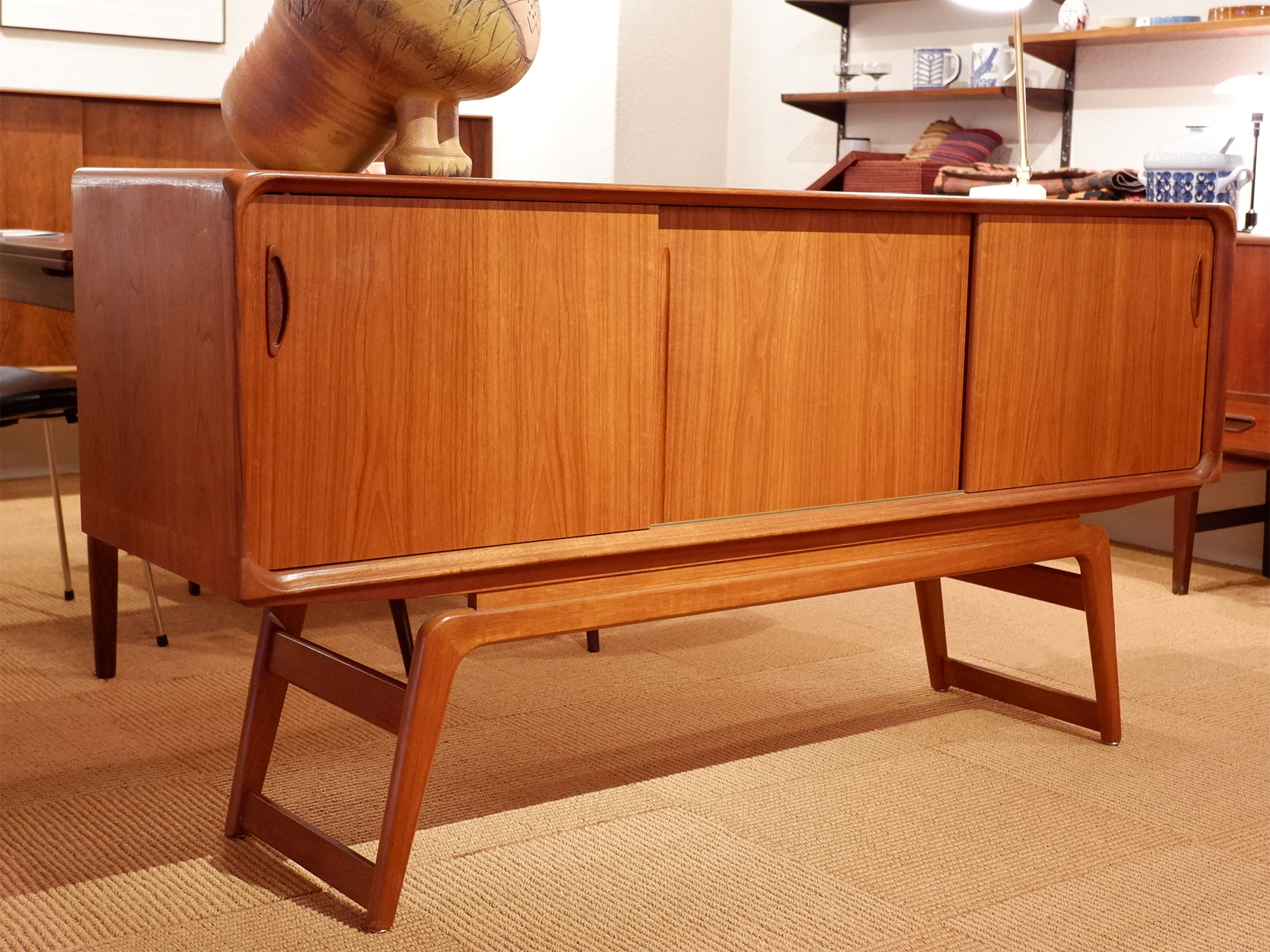 sideboardR0308002_1
