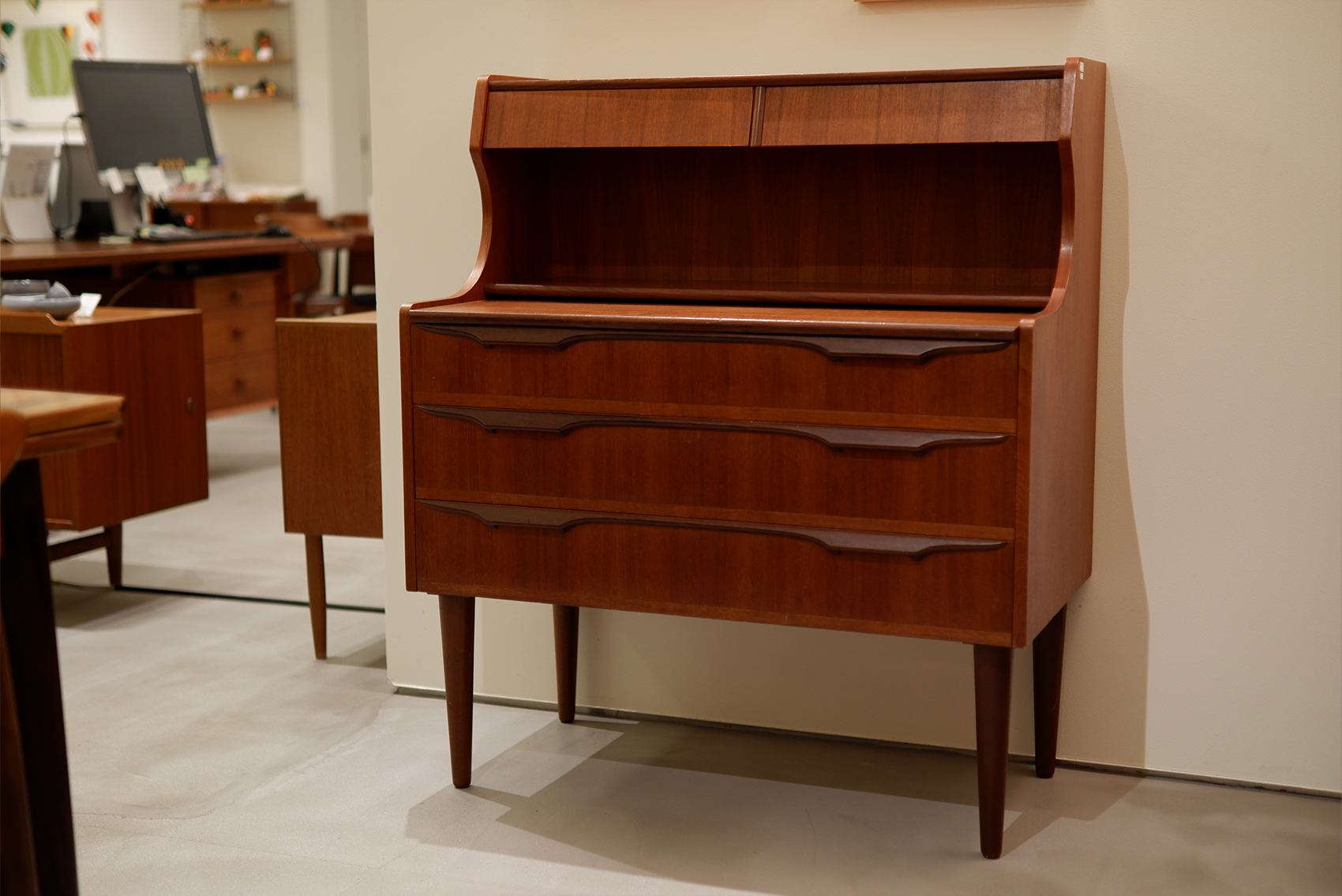 ①Bureau6